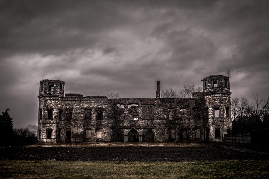 Opuszczony pałac, woj. świętokrzyskie