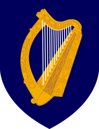Herb Irlandii. W obecnej wersji obowiązuje od 9 września 1945 roku. Nazywany jest harfą Briana Śmiałego i sięga średniowiecza.