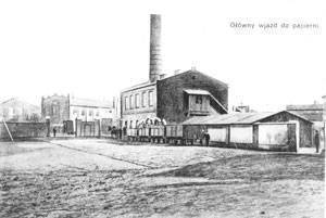 Opuszczona fabryka papieru Konstancin-Jeziorna: wjazd do manufaktury